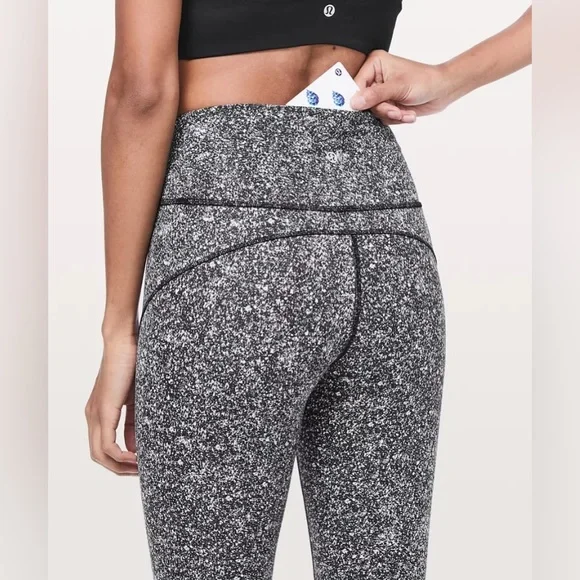 NWOT Lululemon In Movement 25” Everlux Tight
Diffuse Starlight Black - Picture 3 of 4